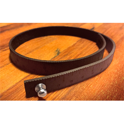 WRIST RULER - Armbnd/Mlbnd - Mrk Brun